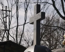 Обновление Пискаревского мемориального кладбища при участии Елены Фидриковой и Сергея Качковского obnovlenie piskarevskogo memorialnogo kladbishha pri uchastii eleny fidrikovoj i sergeya kachkovskogo-t-nw-ru-0