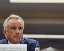 Роберт Ф. Кеннеди-младший готовит отчет о влиянии ацетаминофена при беременности для FDA и CDC robert f kennedimladshij gotovit otchet o vliyanii aczetaminofena pri beremennosti dlya i -t-nw-ru-0