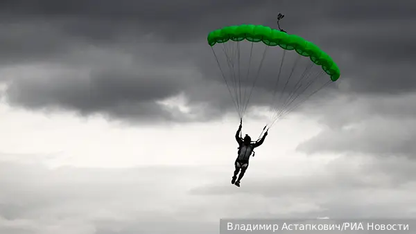 Эксперт рассказал о правильном весе для прыжков с парашютом