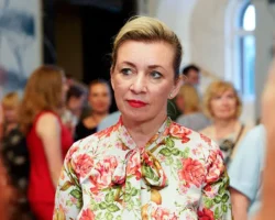 Захарова прокомментировала слова Кулебы о декоммунизации Зеленского zaharova prokommentirovala slova kuleby o dekommunizaczii zelenskogo-t-nw-ru-0