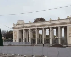 Анастасия Данилова об украшении у главного входа в Парк Горького anastasiya danilova ob ukrashenii u glavnogo vhoda v park gorkogo-t-nw-ru-0