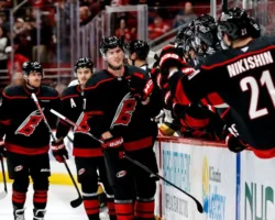 Андрей Свечников вдохновляет команду «Каролина», Малкин и Капризов показывают блестящие результаты в НХЛ andrej svechnikov vdohnovlyaet komandu karolina malkin i kaprizov pokazyvayut blestyashhie rezultaty v nhl-t-nw-ru-0