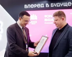 Денис Паслер наградил лучших IT-специалистов УрФУ, УрГЭУ и ведущих компаний региона denis pasler nagradil luchshih speczialistov urfu urgeu i vedushhih kompanij regiona-t-nw-ru-0