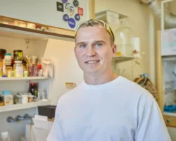 Дмитрий Ямбулатов из ИОНХ РАН о металлоорганических каркасах и Нобелевской премии по химии 2025 dmitrij yambulatov iz ionh ran o metalloorganicheskih karkasah i nobelevskoj premii po himii 2025-t-nw-ru-0