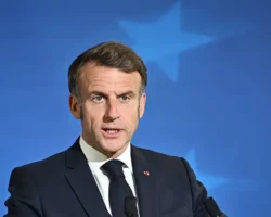 florian filippo brosil vyzov makronu utverzhdaya o riskah dlya franczii izza ukrainy-t-nw-ru-0