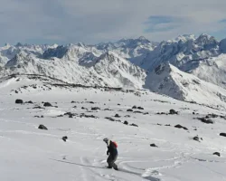 На Эльбрусе в Кабардино-Балкарии эвакуировали туриста из Коста-Рики na elbruse v kabardinobalkarii evakuirovali turista iz kostariki-t-nw-ru-0
