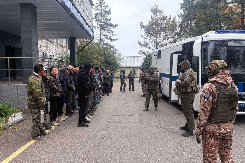 Восемь нелегальных мигрантов обнаруждили на оптовых базах в Уссурийске Пресс-служба УМВД России по Приморскому краю