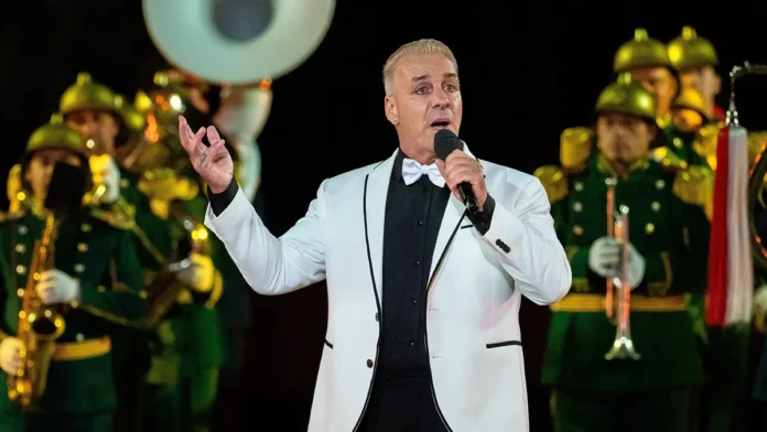till lindemann i ozhivlennaya akcziya u lejpczigskoj opery-t-nw-ru-0
