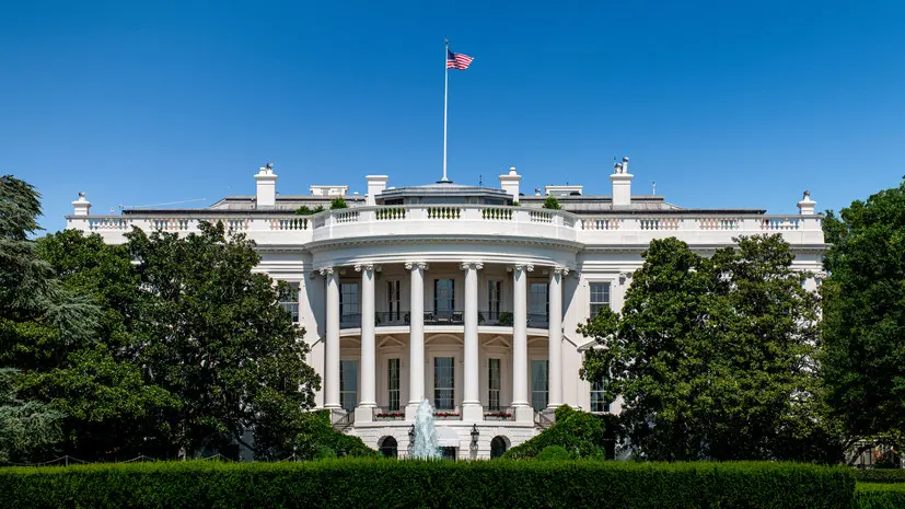 WP: часть Белого дома начали сносить для строительства бального зала Трампа