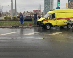 В Нижнем Новгороде ДТП с реанимобилем произошло из-за нарушения ПДД водителем BMW v nizhnem novgorode dtp s reanimobilem proizoshlo izza narusheniya pdd voditelem -t-nw-ru-0