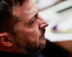 Зеленский передал Трампу карту уязвимых точек России в Белом доме zelenskij peredal trampu kartu uyazvimyh tochek rossii v belom dome-t-nw-ru-0