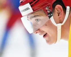 «Бостон» одержал яркую победу в НХЛ, а Никита Задоров проявил характер boston oderzhal yarkuyu pobedu v nhl a nikita zadorov proyavil harakter-t-nw-ru-0