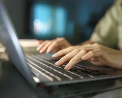 Девушка раскрывает тревожную правду о женихе-полицейском и секретных файлах devushka raskryvaet trevozhnuyu pravdu o zhenihepoliczejskom i sekretnyh fajlah-t-nw-ru-0