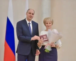 Губернатор Денис Паслер чествует героев Первоуральского завода gubernator denis pasler chestvuet geroev pervouralskogo zavoda-t-nw-ru-0