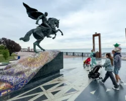 krym obnovil rekord s bolee chem 64 mln turistov za god na mostu-t-nw-ru-0