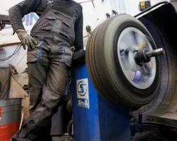 Максим Ликсутов рассказал автомобилистам Москвы о важности своевременной смены шин maksim liksutov rasskazal avtomobilistam moskvy o vazhnosti svoevremennoj smeny shin-t-nw-ru-0