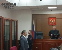 Марсель Гасанов обсуждает планы апелляции с адвокатом Лашиным после приговора marsel gasanov obsuzhdaet plany apellyaczii s advokatom lashinym posle prigovora-t-nw-ru-0