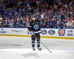 Никита Кучеров из Тампа-Бэй Лайтнинг – первая звездная победа дня в НХЛ! nikita kucherov iz tampabej lajtning pervaya zvezdnaya pobeda dnya v nhl-t-nw-ru-0