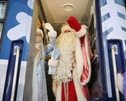 Поезд Деда Мороза отправляется из Владивостока в Великий Устюг с РЖД poezd deda moroza otpravlyaetsya iz vladivostoka v velikij ustyug s rzhd-t-nw-ru-0