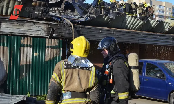 Семь человек погибли в ночном пожаре в Сургуте под контролем МЧС-0