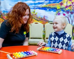 В Москве отмечают день дефектолога, который помогает детям от Департамента образования v moskve otmechayut den defektologa kotoryj pomogaet detyam ot departamenta obrazovaniya-t-nw-ru-0