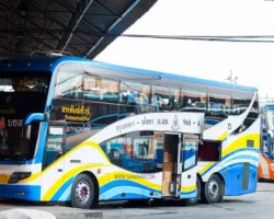 Автобус с российскими туристами в Таиланде попал в ДТП на реке Квай avtobus s rossijskimi turistami v tailande popal v dtp na reke kvaj-t-nw-ru-0