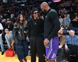 Бейонсе и Jay-Z гордятся стильной Блю Айви Картер на игре Лос-Анджелес Лейкерс bejonse i gordyatsya stilnoj blyu ajvi karter na igre losandzheles lejkers-t-nw-ru-0