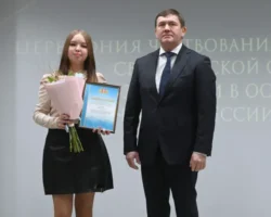 Денис Паслер наградил 50 лучших студентов Свердловской области губернаторскими стипендиями denis pasler nagradil 50 luchshih studentov sverdlovskoj oblasti gubernatorskimi stipendiyami-t-nw-ru-0