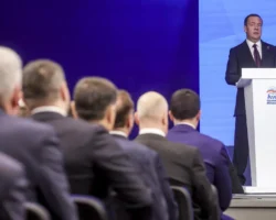 Дмитрий Медведев требует от Украины компенсации за действия националистов в СССР dmitrij medvedev trebuet ot ukrainy kompensaczii za dejstviya naczionalistov v sssr-t-nw-ru-0