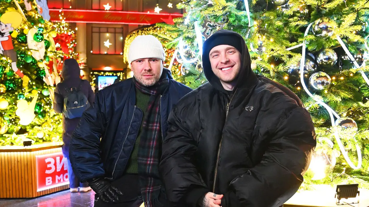 Выставка дизайнерских елей открылась в рамках фестиваля «Путешествие в Рождество»