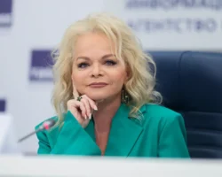 Лариса Долина поддержала Полину Лурье, выражая оптимизм и новые перспективы с адвокатом Свириденко larisa dolina podderzhala polinu lure vyrazhaya optimizm i novye perspektivy s advokatom sviridenko-t-nw-ru-0