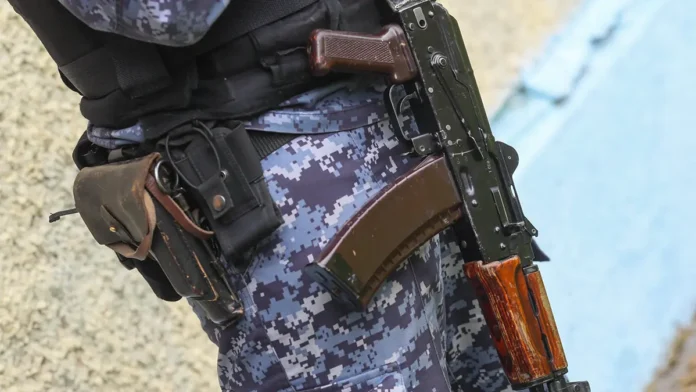 rosgvardiya operativno presekla konflikt v hostele na ulicze podolskih kursantov-t-nw-ru-0