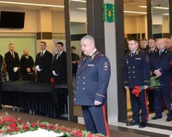 sotni lyudej prishli na proshhanie ili klimanova i maksima gorbunova v uvd po yuao moskvy-t-nw-ru-0