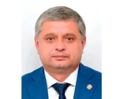 Александр Шадриков завершил свою работу в Минэкологии Татарстана и получил награду от Рустама Минниханова aleksandr shadrikov zavershil svoyu rabotu v minekologii tatarstana i poluchil nagradu ot rustama minnihanova-t-nw-ru-0