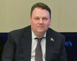 Артем Кирьянов о ситуации с дорогой курткой в Госдуме artem kiryanov o situaczii s dorogoj kurtkoj v gosdume-t-nw-ru-0