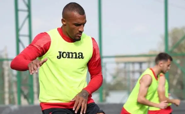 Лайонел Адамс (ФК «Алга»)