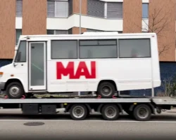 Марина Абрамович и The Bus на Всемирном экономическом форуме в Давосе marina abramovich i na vsemirnom ekonomicheskom forume v davose-t-nw-ru-0