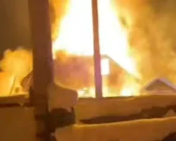 МЧС спасло мужчину из Селиванихи при пожаре в Истре mchs spaslo muzhchinu iz selivanihi pri pozhare v istre-t-nw-ru-0