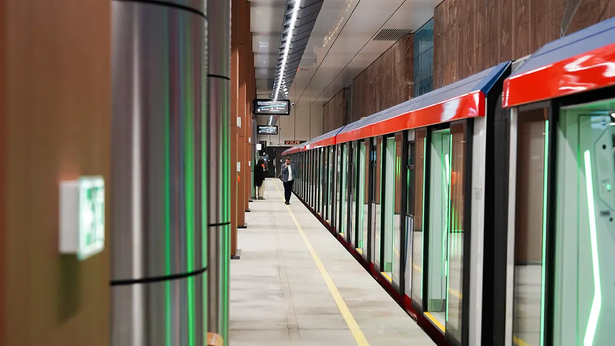 Путин и Собянин дали старт тестированию беспилотного поезда метро без пассажиров