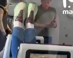 Рейс Доха – Москва: необычное поведение пассажиров, пьяная россиянка rejs doha moskva neobychnoe povedenie passazhirov pyanaya rossiyanka-t-nw-ru-0