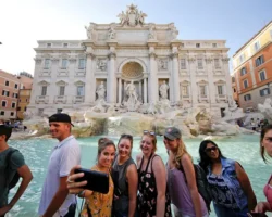 В Риме будет введена плата за доступ к фонтану Треви по решению Роберто Гуальтьери v rime budet vvedena plata za dostup k fontanu trevi po resheniyu roberto gualteri-t-nw-ru-0