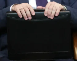 10 февраля — День дипломатического работника, утюга и Велесичей 10 fevralya den diplomaticheskogo rabotnika utyuga i velesichej-t-nw-ru-0