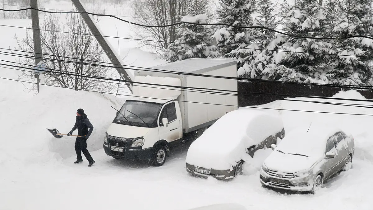 Время в пути на автомобиле по Москве выросло в два раза из-за сильного снегопада
