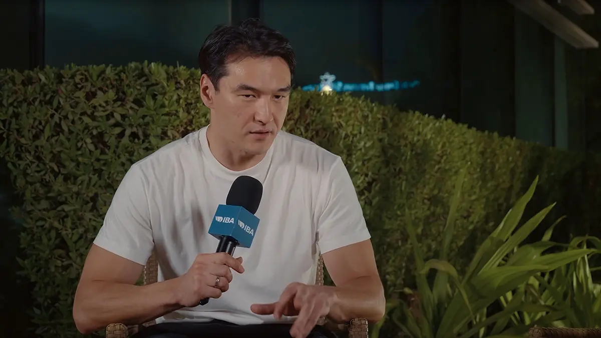 Комик Сабуров прилетел в Алматы и выбрал VIP-выезд, чтобы избежать камер