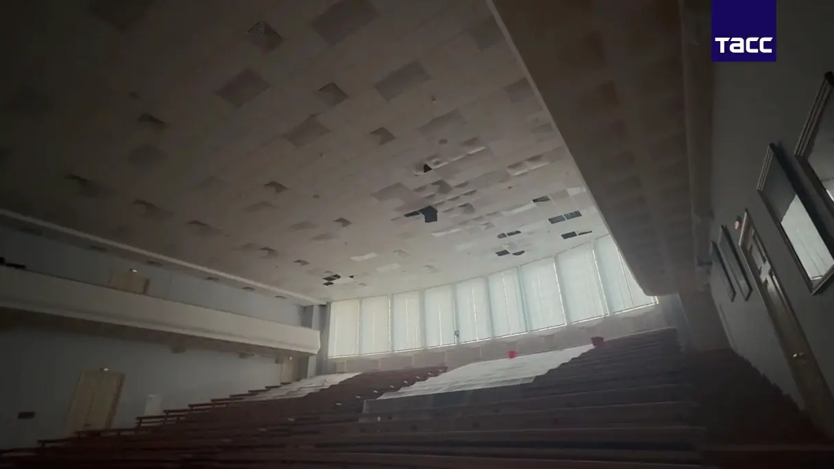 Панели потолка обвалились в самой большой аудитории РЭУ имени Плеханова