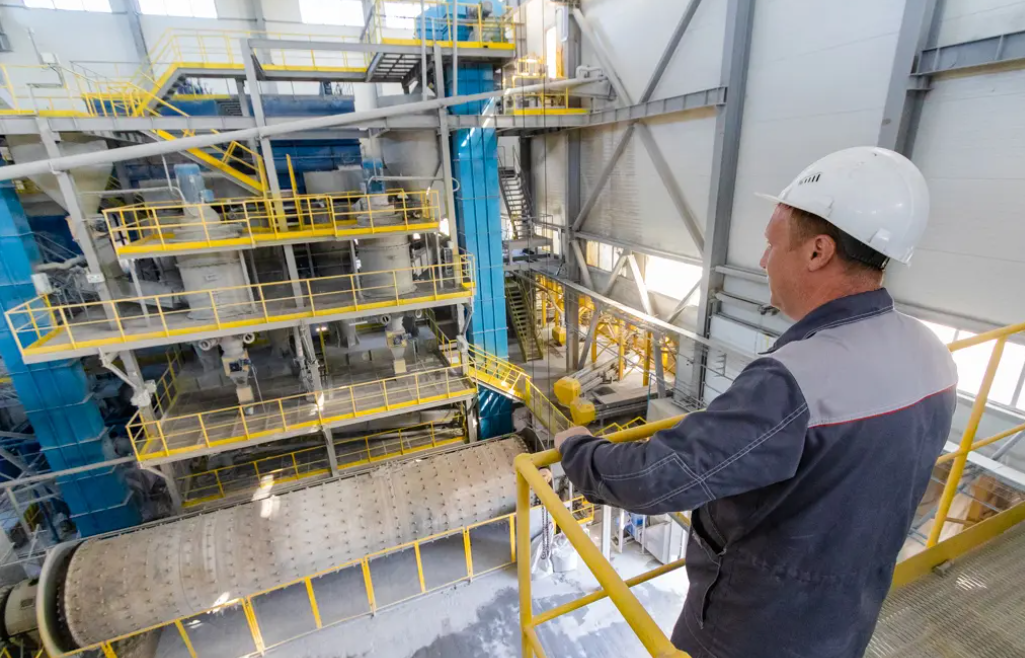 Заводчанин на производстве