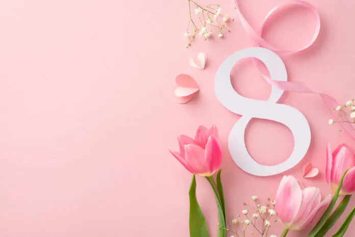 Паслер и Дина Емельянова поздравили свердловчанок с 8 Марта-0