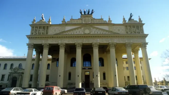 skulptura czentralnogo moskovskogo ippodroma vnov siyaet-t-nw-ru-0