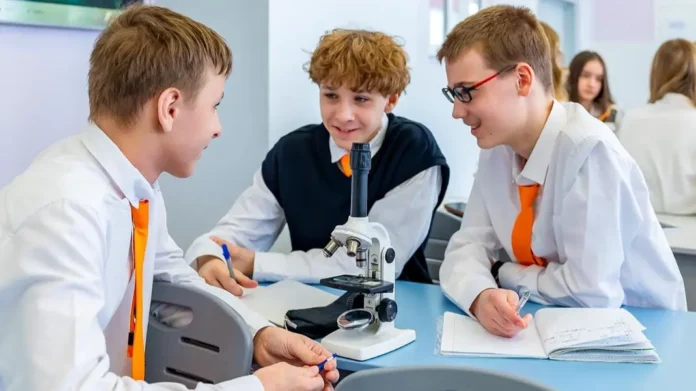 sobyanin zayavil o stremitelnom razvitii estestvennonauchnoj vertikali-t-nw-ru-0