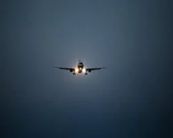 Стюардесса получила травму в полете Москва-Коломбо на Boeing 777 styuardessa poluchila travmu v polete moskvakolombo na 777-t-nw-ru-0